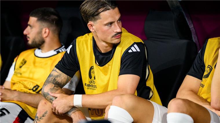Nächster DFB-Ausfall: Auch Leipzigs Raum muss wohl passen Der Frankfurter Abwehrchef Robin Koch (m) ist der nächste Ausfall für Bundestrainer Julian Nagelsmann.