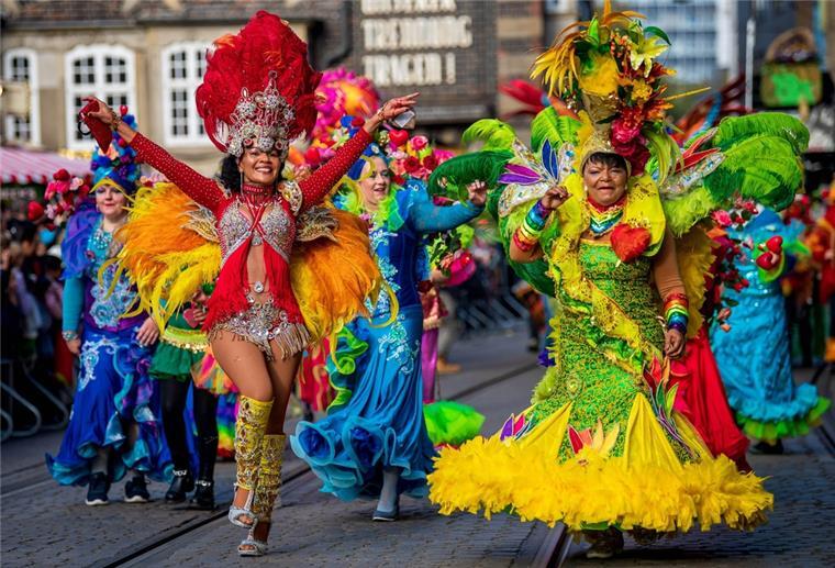 So bunt war der Bremer Freimarktsumzug Der Freimarktsumzug zieht durch die Innenstadt.