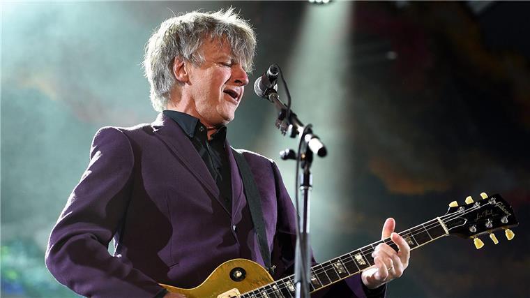 Neuseeländische Beatles: Crowded House mit neuem Album Der Frontman von Crowded House, Neil Finn, bei einem Auftritt in Sydney (Archivbild).