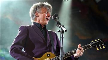 Der Frontman von Crowded House, Neil Finn, bei einem Auftritt in Sydney (Archivbild).