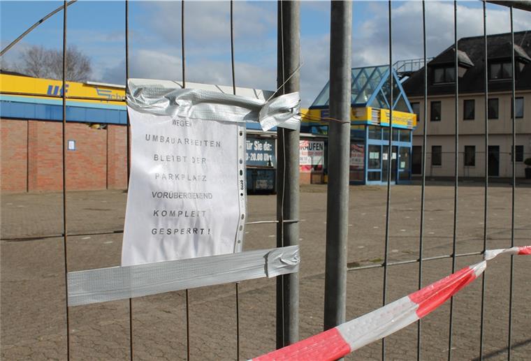 Der frühere Schomacker-Markt in der Hagener Ortsmitte wird derzeit umgebaut. Dort zieht ein Discount-Baumarkt ein. 