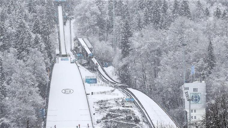 Der frühere Vierschanzentournee-Sieger Horst Queck ist im Alter von 81 Jahren gestorben.