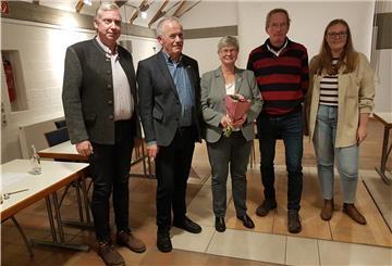 Der fünfköpfige Ortsrat von Wremen (von links): Marius Richter (Grüne), Hanke Pakusch (CDU, Ortsbürgermeister), Renate Grützner (Wremer Liste, stellvertretende Ortsbürgermeisterin), Jan-Hinrik Dircksen (CDU), Kirsti Elle (SPD).