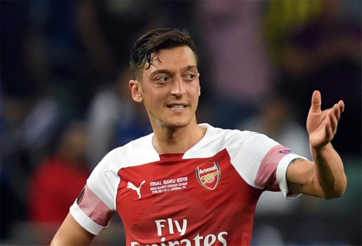 Mesut Özil zum zweiten Mal Vater einer Tochter Fußballer Mesut Özil