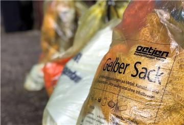 Der Gelbe Sack ist bald Geschichte. Ab 1. Januar wird er durch die Gelbe Tonne abgelöst. Im Regelfall erhalten die Haushalte eine 240-Liter-Tonne.