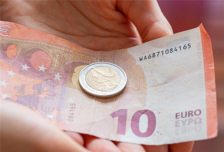 Mindestlohn und Minijob-Gehalt steigen am 1. Oktober Der gesetzliche Mindestlohn in Deutschland soll zum 1. Oktober 2022 auf zwölf Euro steigen.