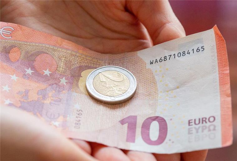 Der gesetzliche Mindestlohn liegt momentan bei 12 Euro in der Stunde. Doch er soll steigen.
