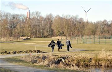 Der Golfplatz im Bürgerpark soll auf 18 Loch ausgebaut werden. Eine Einigung mit der Stadt roht jetzt erneut zu scheitern.