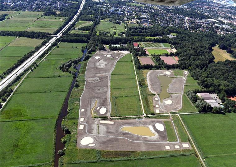 Der Golfplatz sollte zu einer 18-Loch-Anlage ausgebaut werden. Weil es zu Verzögerungen kam, sei der Golfclub in Schieflage geraten, erklärt die Geschäftsführung des Clubs.
