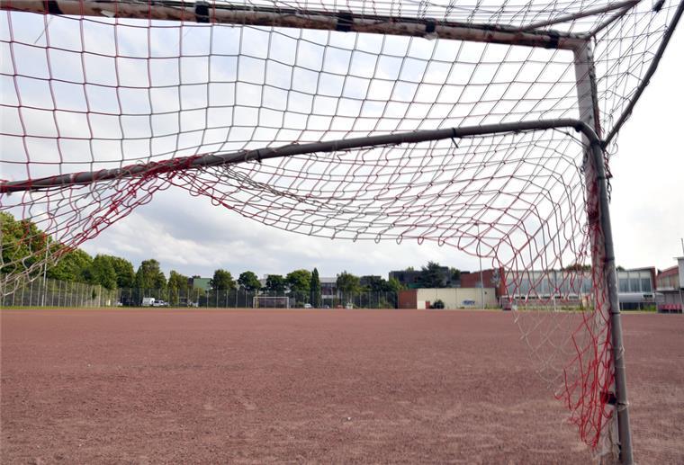 Kunstrasen: Beim FC Sparta kann man jetzt kicken wie die Profis Der Grandplatz des FC Sparta war bei Generationen von Fußballern gefürchtet. Das ist aber Vergangenheit: Dort wird demnächst die Neue Oberschule Lehe (NOL) errichtet. Als Ersatz hat der FC Sparta einen neuen Kunstrasenplatz bekommen.