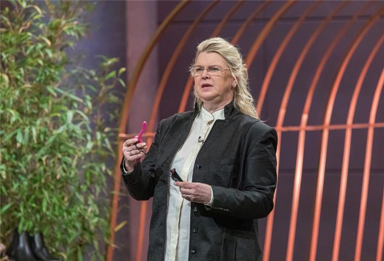 Der große Auftritt: Alexandra Knabbe stellt in der Sendung „Die Höhle der Löwen“ ihr Produkt, den "Zauberstab" vor.