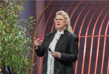 Der große Auftritt: Alexandra Knabbe stellt in der Sendung „Die Höhle der Löwen“ ihr Produkt, den "Zauberstab" vor.