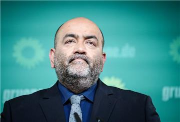 Omid Nouripour, Bundesvorsitzender von Bündnis 90/Die Grünen, gibt nach einer Parteiratssitzung der Partei eine Pressekonferenz zur Bremer Bürgerschaftswahl.