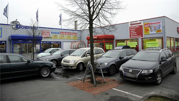 Der Hammer-Markt an der Langener Landstraße zieht Ende des Monats nach Spaden. Das Möbelhaus Meyerhoff, Nachbarmieter auf dem Gewerbegrundstück, erwägt, die Immobilie künftig zusätzlich zu nutzen.