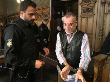 Der Hauptangeklagte im Bremerhavener Kokainprozess Muhiddin Bayram besteht darauf, mit vollem Namen genannt zu werden, da er sich für unschuldig hält.