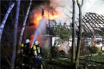 Der Heuboden stand kurz nach Mitternacht in Flammen, das Haus ist nach dem Brand ein Totalschaden.