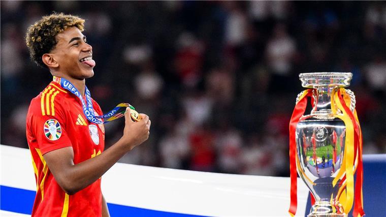 Bericht: Bayern mit frühem Interesse an Lamine Yamal Der heute 17-Jährige soll angeblich auf der Wunschliste des FC Bayern gestanden haben.