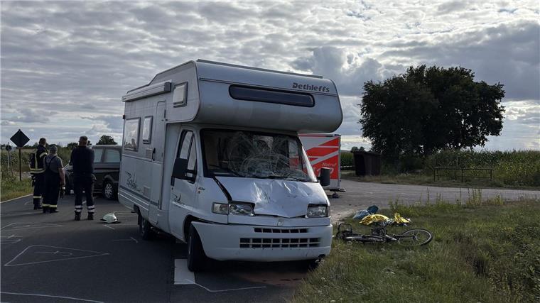Radfahrer kollidiert mit Wohnmobil und stirbt Der hinzugerufene Notarzt konnte dem Mann nicht mehr helfen. (Symbolbild)