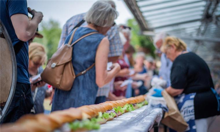  33 Meter langes Matjesbrötchen 