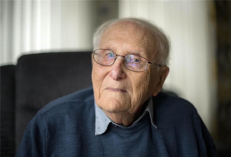„Unverzeihlich“: Holocaust-Überlebender aus Leer gibt Verdienstorden zurück Albrecht Weinberg sitzt in seiner Wohnung Leer, Ostfriesland.