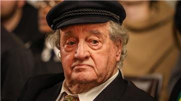 Der Holocaust-Überlebende Ivar Buterfas-Frankenthal nimmt an der Eröffnung der Nacht der Jugend im Bremer Rathaus teil.