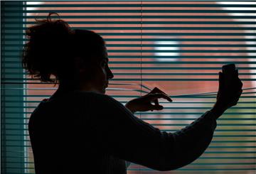 Der Horror für Stalking-Betroffene: Digital kann ihr Peiniger sie permament erreichen. Selbst Blockieren hilft oft nicht final.