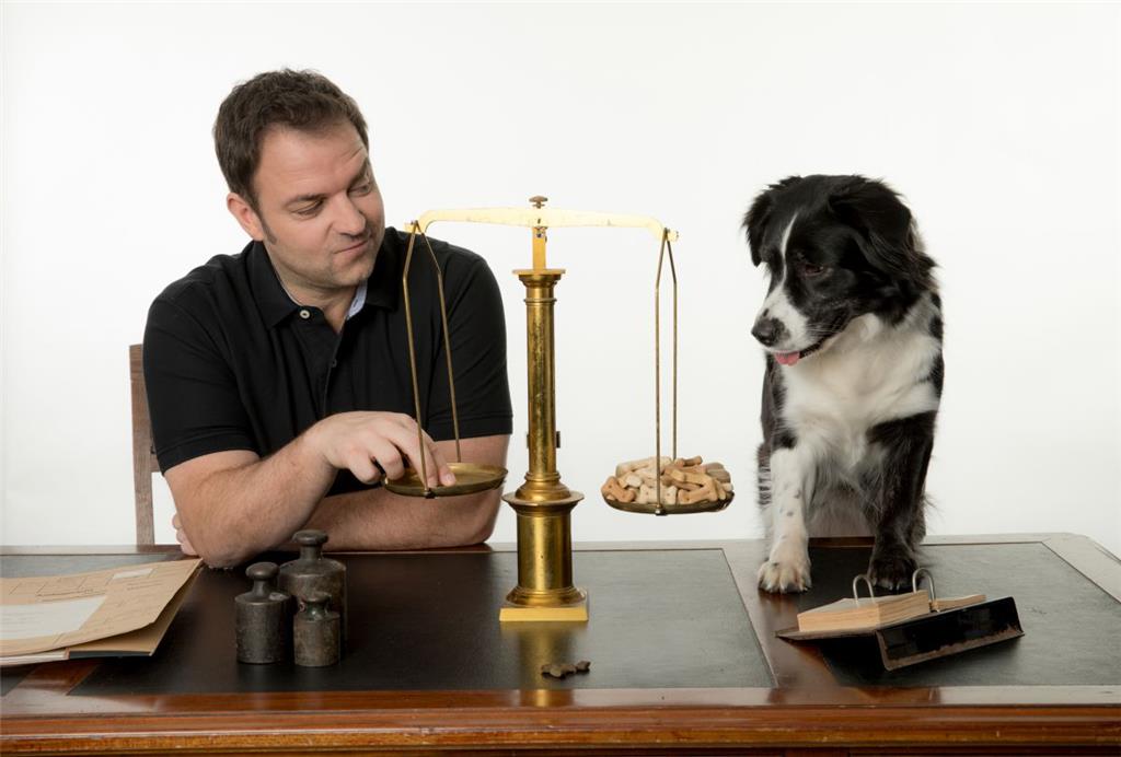Der Hundeprofi kommt nach Bremerhaven: Am 30. Januar tritt Martin Rütter mit seiner Live-Show &quot;Freispruch&quot; in der Stadthalle auf. Als &quot;Anwalt der Hunde&quot; erklärt Rütter, warum der Postbote zum Jagdopfer oder Bello am Essenstisch zum Bettler wird. Foto: Engels