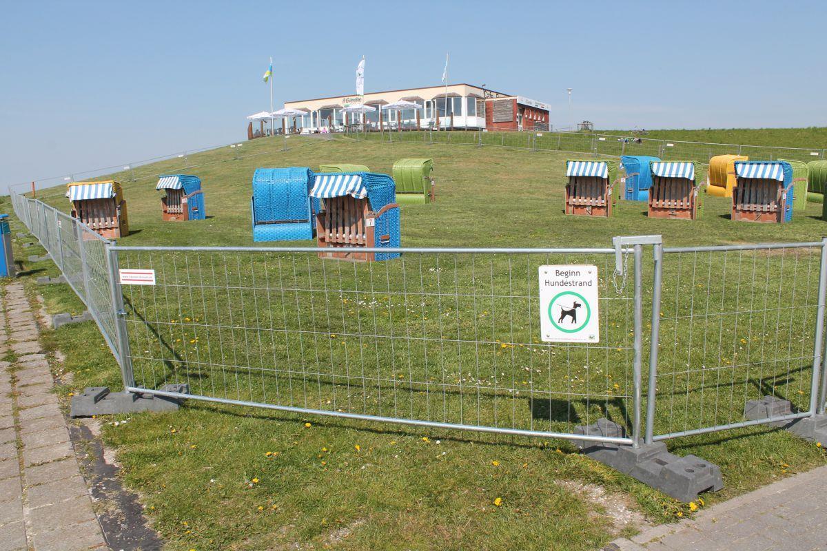 Eingezäunte Hundestrände in Butjadingen bleiben erhalten Der Hundestrand in Tossens ist nicht besonders groß: 1500 Quadratmeter. In Burhave stehen rund 4900 Quadratmeter zur Verfügung. Archivfoto Edel