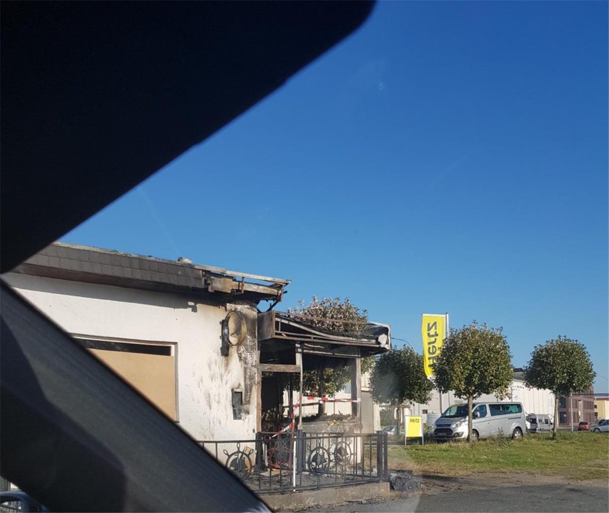Der Imbiss am Fischereihafen ist abgebrannt.