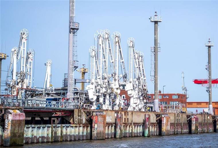 Der Industriehafen Stade wurde für ein Terminal für Flüssigerdgas erweitert.
