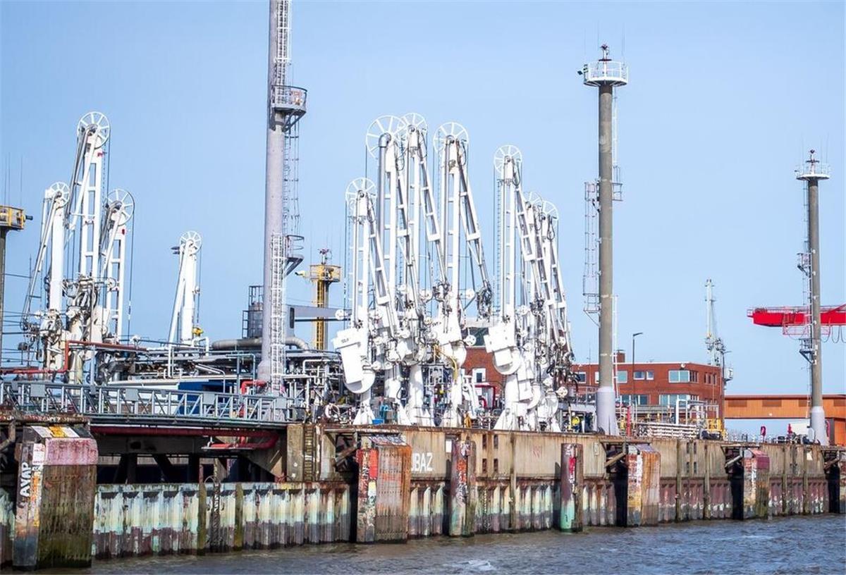 Der Industriehafen Stade wurde für ein Terminal für Flüssigerdgas erweitert.