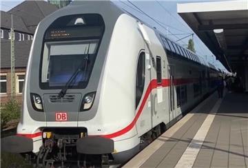 Der Intercity kurz vor der Abfahrt am Bremerhavener Hauptbahnhof. Der Zug fällt oft aus.
