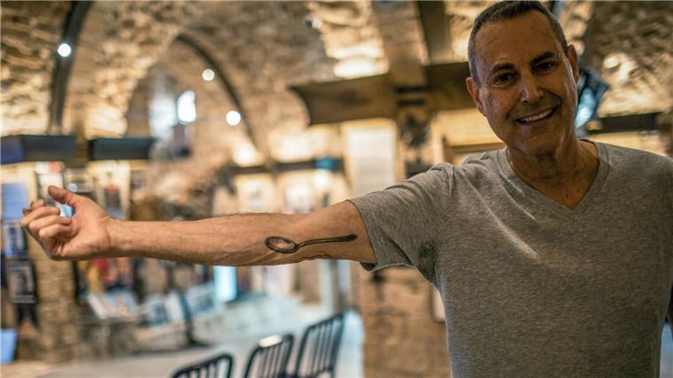 50 Jahre Spuk um Uri Gellers verbogene Löffel Der israelisch-britische Illusionist und TV-Moderator Uri Geller in seinem Museum in Tel Aviv.