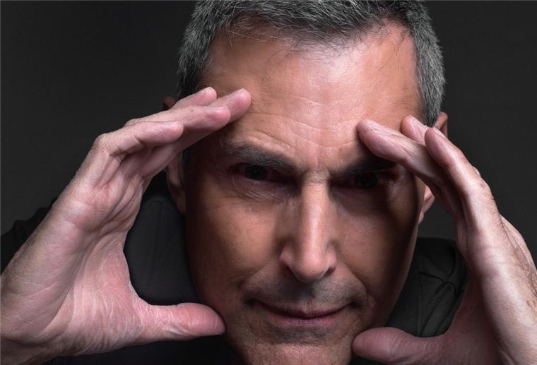 Der israelische Illusionist Uri Geller hat einen offenen Brief an den russischen Präsidenten geschrieben. Er will einen Atomkrieg verhindern.