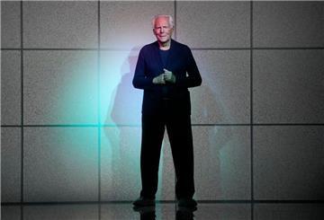 Der italienische Modemacher Giorgio Armani - hier bei der Präsentation seiner Herbst-Winter-Kollektion 2024/25 in Mailand - wird 90.