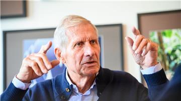 Der Journalist und Autor Ulrich Wickert 2022 in Hamburg.