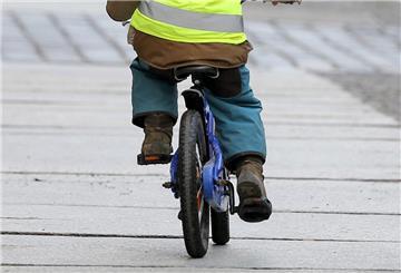 Kind auf Fahrrad