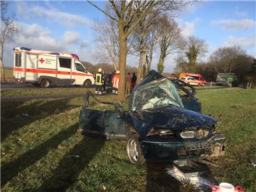 Der junge Fahrer erlag an der Unfallstelle bei Beverstedt seinen Verletzungen.