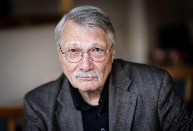 Der Kabarettist und Schauspieler Henning Venske bei einem Interview im Café „Funk-Eck“ in Hamburg.