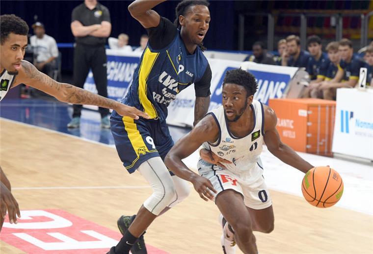 Saisonstart der Eisbären Bremerhaven Elijah Miller