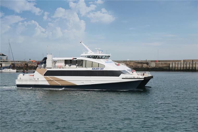 Der Katamaran "Adler Cat" verbindet künftig Cuxhaven mit der Insel Sylt.