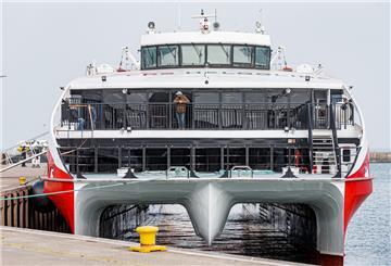 Der Katamaran „Halunder Jet“ hier beim Aufenthalt im Hafen von Helgoland.