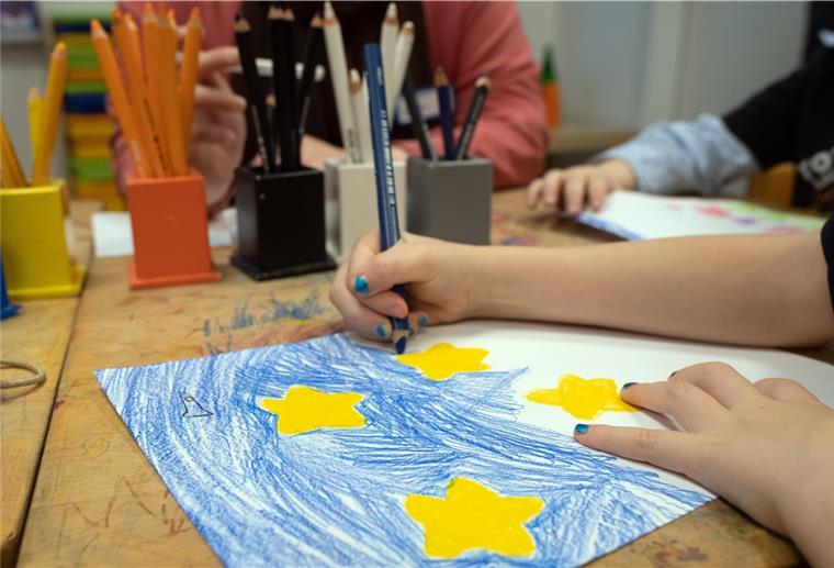 Kinderschutzbund: Hilfe gerade auch der Krise Der Kinderschutzbund gibt Aktionsboxen heraus, damit in den Familien gelesen, gemalt, gebastelt und experimentiert werden kann.