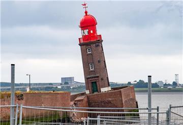 Molen-Leuchtturm in Schieflage