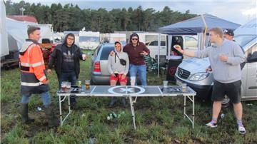 Der kleine Bruder von Funkyball: Bier-Pong.