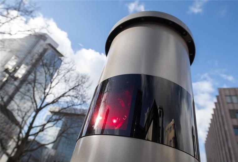 Der Knotenpunkt der B212 und L865 ist ein Unfallschwerpunkt. Auf die anhaltend hohe Zahl an Tempoverstößen reagiert der Landkreis jetzt mit der Installation eines festen Blitzes in Fahrtrichtung Brake.
