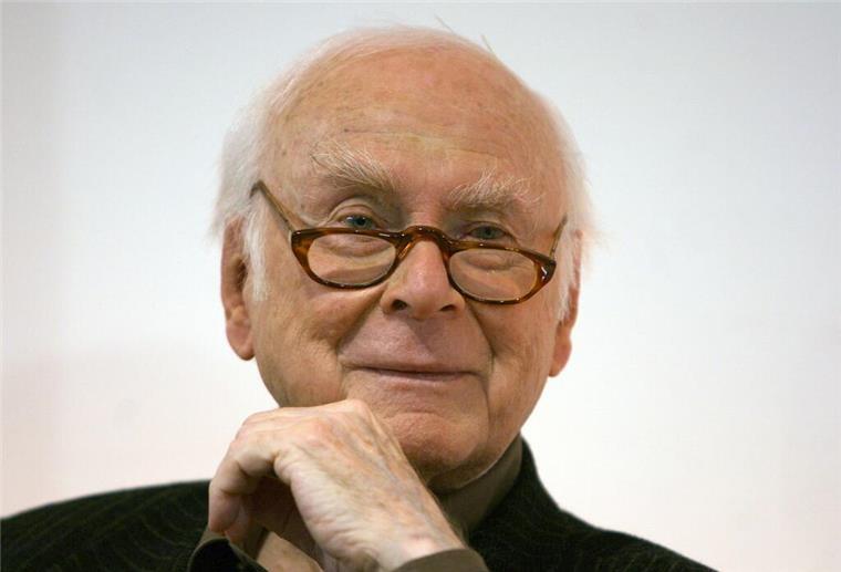 Zum 100. Geburtstag: Sonderbriefmarke würdigt Loriot Der Komödiant Vicco von Bülow alias Loriot im Jahr 2007.