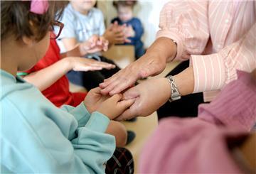 Handmassage im Fröbelkindergarten