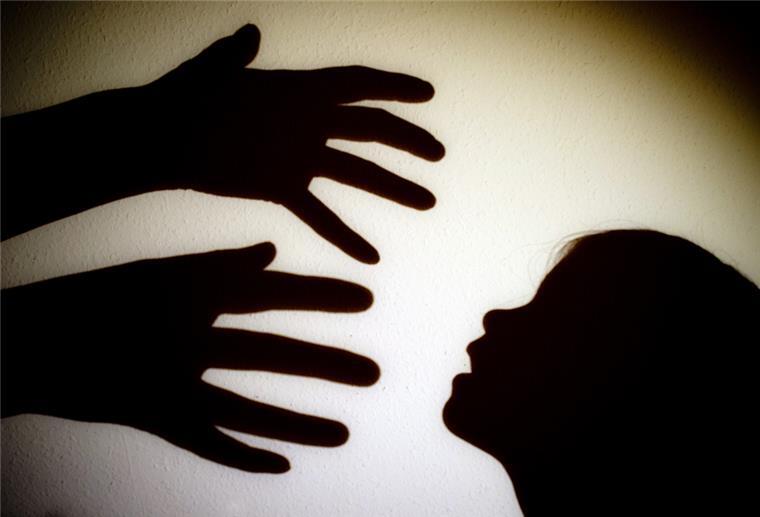 Der Landkreis möchte eine Beratungsstelle für Opfer sexueller Gewalt schaffen. Nun liegt ein Konzept vor.