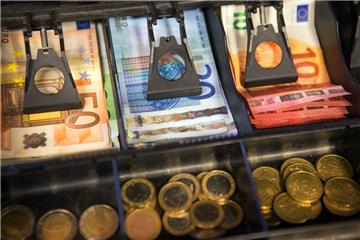 Der Landkreis nutzt seine gute finanzielle Lage, um die Kasse für die Städte und Gemeinden in der Wesermarsch zu füllen.